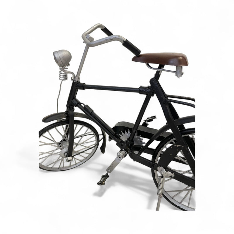 Metallic Table Cycle