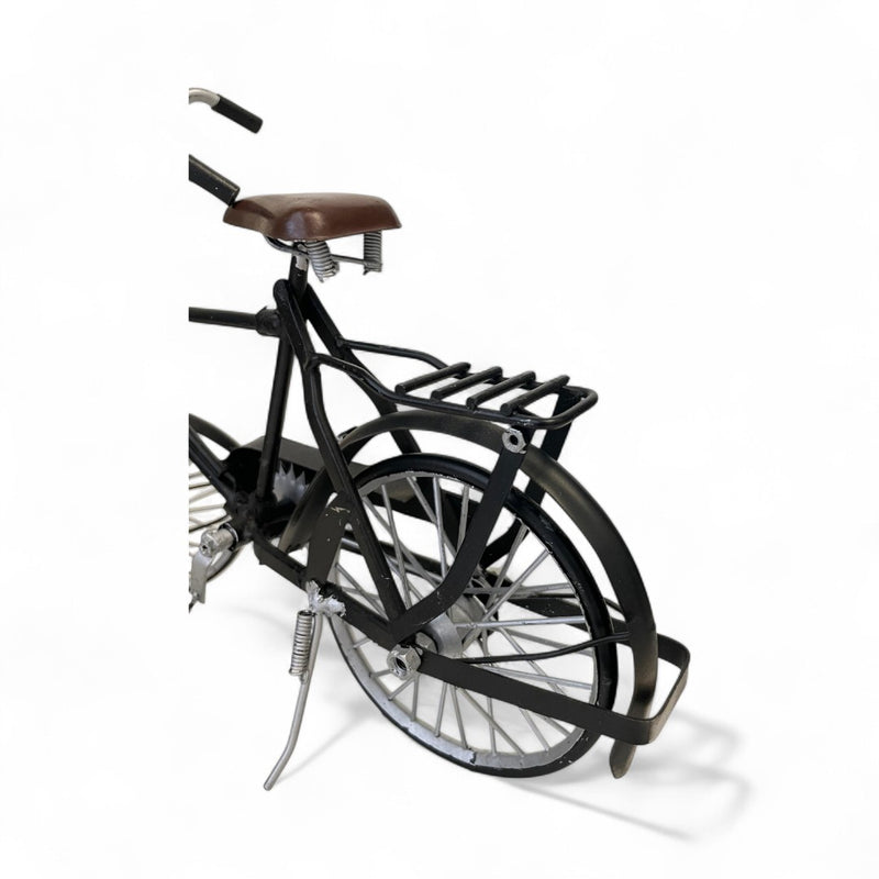 Metallic Table Cycle