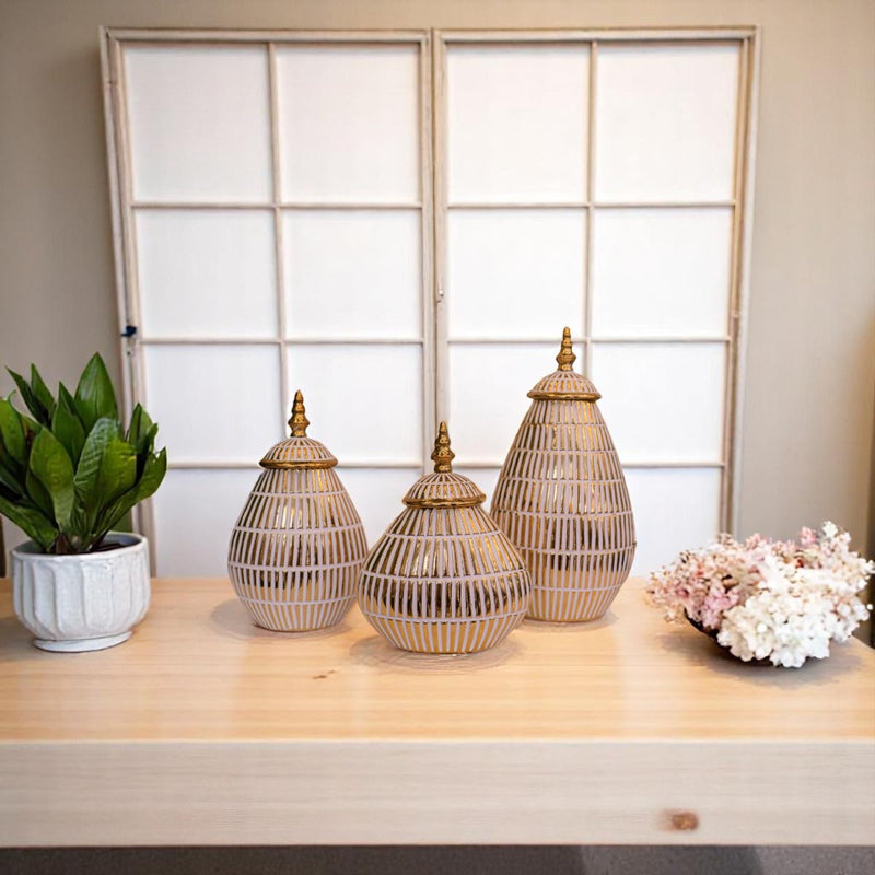 Lacquered-golden Table Jar