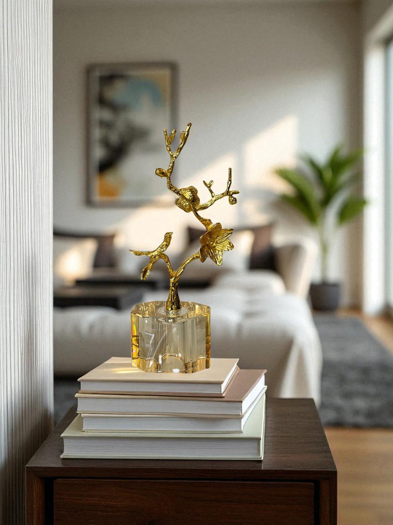 Radiant Crystal Décor Piece – Timeless Tabletop Accent