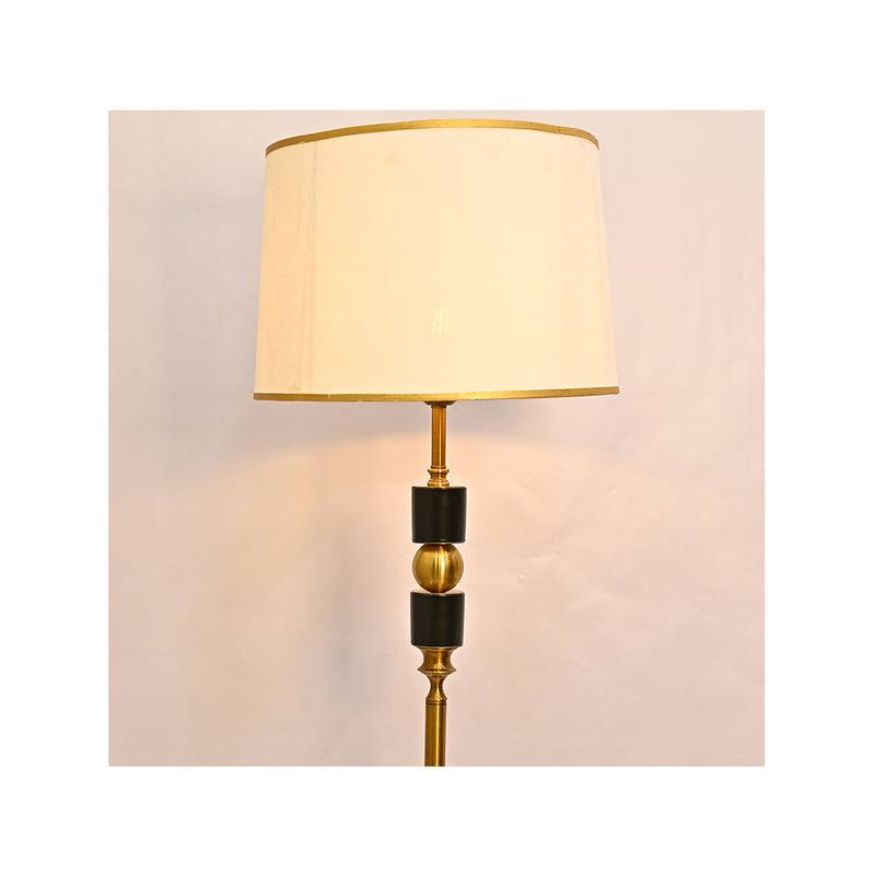 Modern Edge 64 – Matte Black Floor Lamp